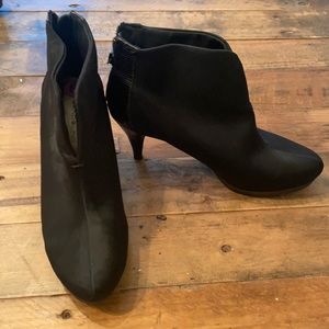 Bandolino booties 8 1/2
